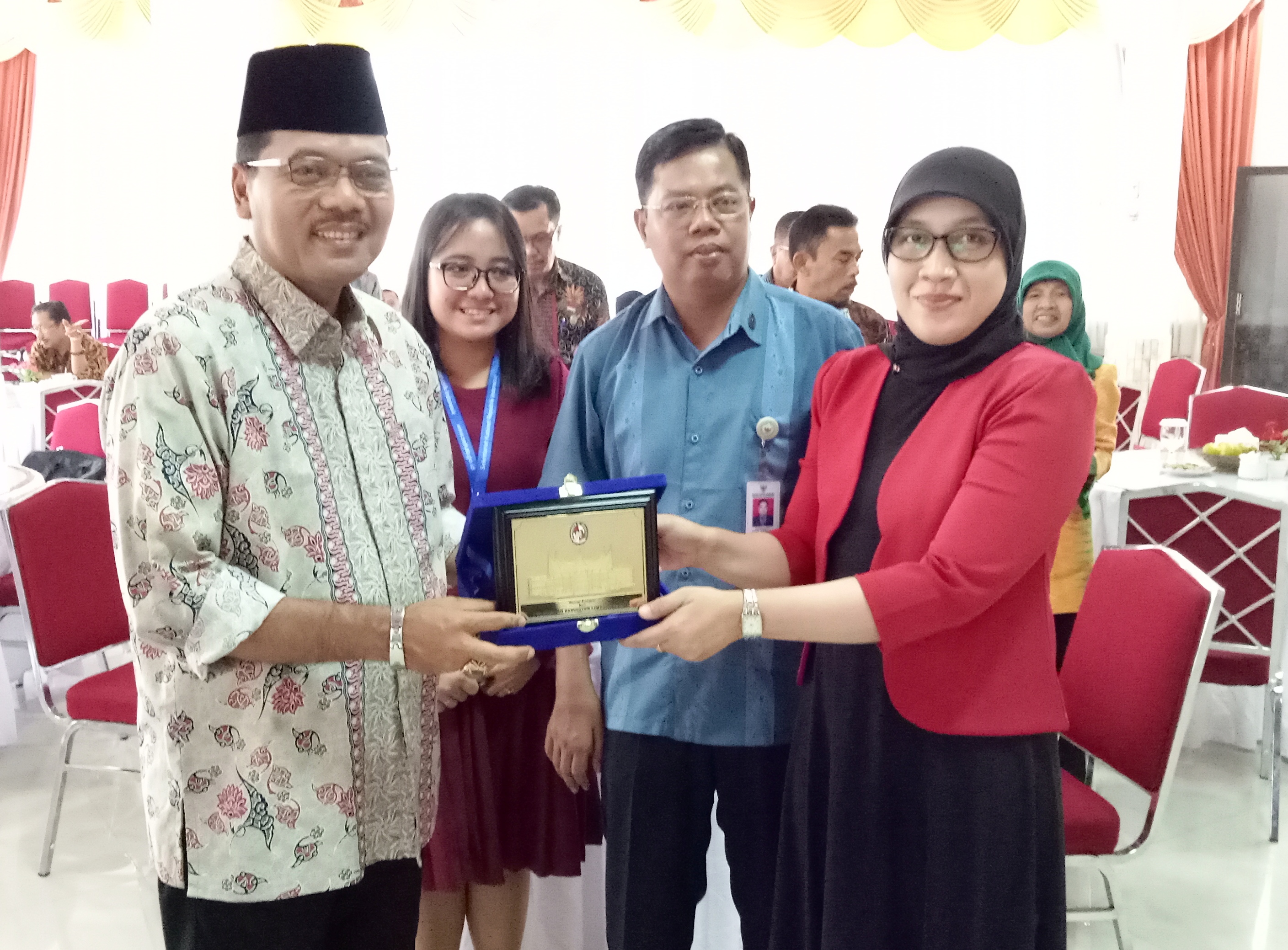 Bupati Irfendi Serahkan Cideramata